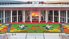11月3日拍摄的国家会展中心（上海）南广场。_副本.jpg