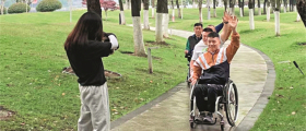 牛钰为长沙轮椅跑团拍照_112978_副本.jpg