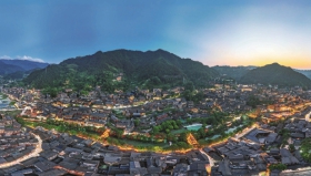 2026年5月22日晚，贵州省黔东南苗族侗族自治州西江千户苗_150397_副本.jpg
