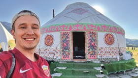 Luke_Johnston_takes_a_selfie_i_140784.jpg