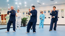 陈高兴（前左一）在正雷太极书院学习太极拳1.JPG