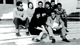 摄于1960年8月，校园内男生宿舍J楼前.jpg