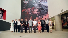 2016年万徒勒里中国巡回展（红衣为万徒勒里孙女马尔瓦和曾孙女微雷塔）.JPG
