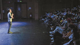 The Jukongjian Theater hosts a_113721_副本.jpg