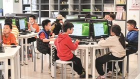 2023年4月21日，北京海淀区中关村第一小学的学生在计算机_116016_副本.jpg