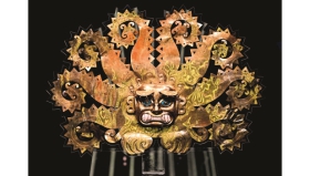 在“王的宝藏”展出的莫切文化（公元100年—800年）时期的章鱼触角金冠饰代表着安第斯文明冶金工艺的巅峰，是此次展出最值得一看的展品。_副本.jpg