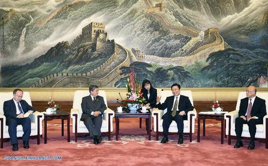 El vicepresidente de China, Li Yuanchao, se entrevistó con una delegación del movimiento de Alianza PAIS de Ecuador hoy viernes en el Gran Palacio del Pueblo en Beijing.