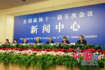 Ofrecen la conferencia de prensa sobre la profundización de la reforma de los servicios de salud de la CCPPCh